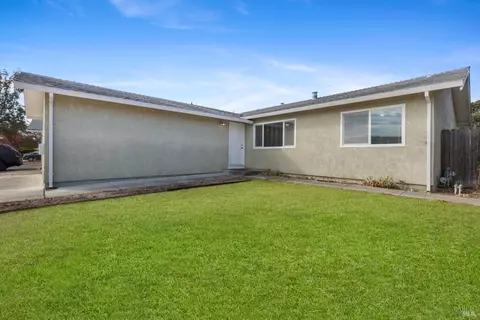 Exterior - 2033 Thrush Way, Fairfield, CA 94533 photo 7 of 7