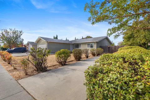 Exterior - 2033 Thrush Way, Fairfield, CA 94533 photo 1 of 7
