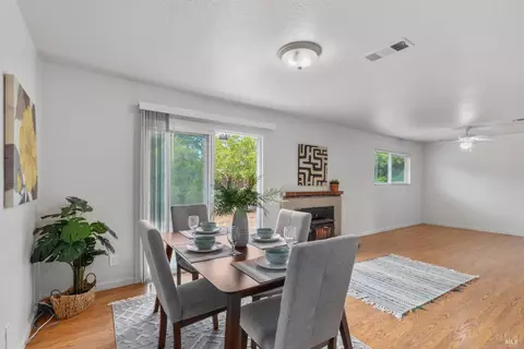 Dining - 2033 Thrush Way, Fairfield, CA 94533 photo 3 of 3