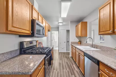 Kitchen - 2033 Thrush Way, Fairfield, CA 94533 photo 4 of 4
