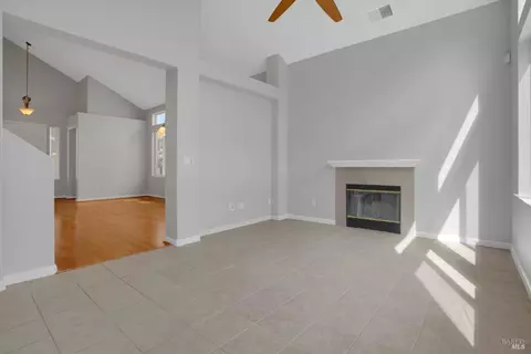 Living - 1202 Andrea Way, Vallejo, CA 94591 photo 7 of 8