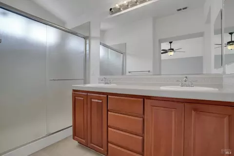 Bath - 1202 Andrea Way, Vallejo, CA 94591 photo 3 of 4