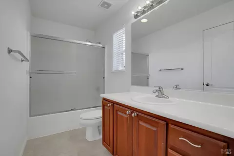 Bath - 1202 Andrea Way, Vallejo, CA 94591 photo 2 of 4