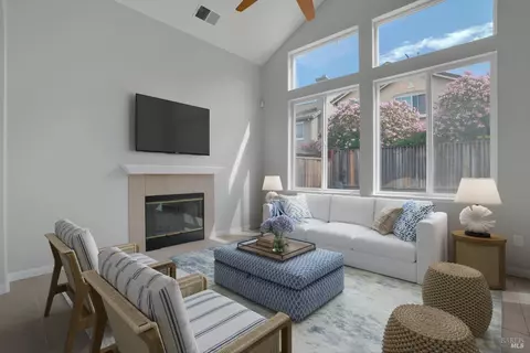 Living - 1202 Andrea Way, Vallejo, CA 94591 photo 5 of 8