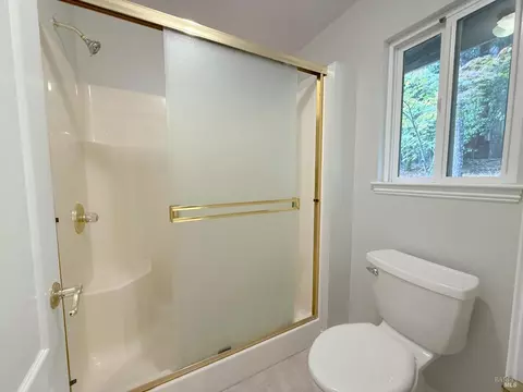Bath - 3020 Primrose Dr, Willits, CA 95490 photo 2 of 4
