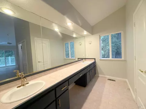 Bath - 3020 Primrose Dr, Willits, CA 95490 photo 1 of 4