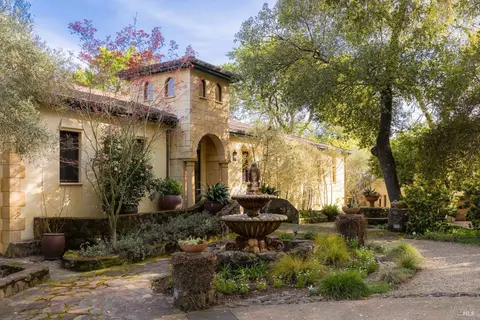 18455 Half Moon St, Sonoma, CA 95476
