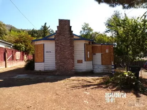 6874 Crump Ave, Nice, CA 95464