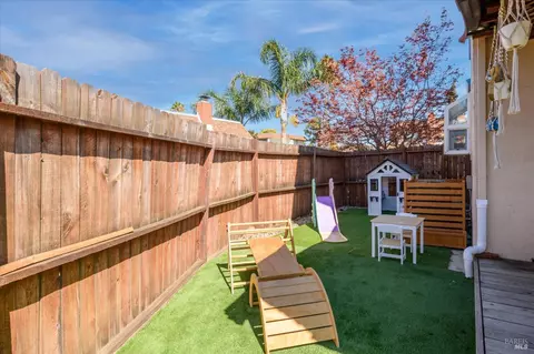Exterior - 2429 Baltic Dr, Fairfield, CA 94533 photo 6 of 7