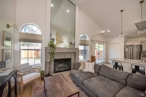 255 Wikiup Meadows Dr, Santa Rosa, CA 95403