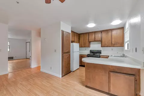 Kitchen - 79 William St #L, Cotati, CA 94931 photo 2 of 2