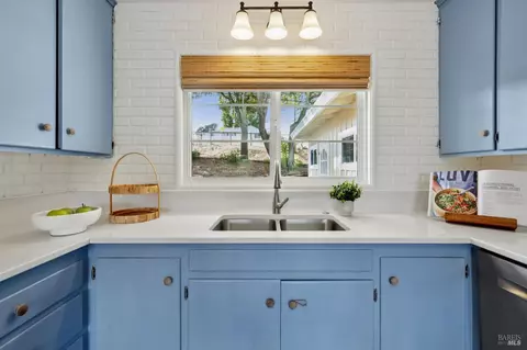Kitchen - 447 Sparkes Rd, Sebastopol, CA 95472 photo 3 of 3
