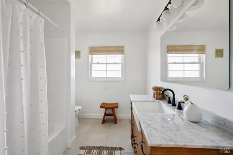Bath - 447 Sparkes Rd, Sebastopol, CA 95472 photo 3 of 4