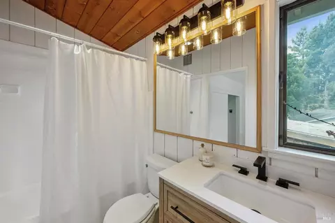 Bath - 447 Sparkes Rd, Sebastopol, CA 95472 photo 2 of 4