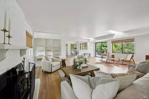 Living - 447 Sparkes Rd, Sebastopol, CA 95472 photo 5 of 7