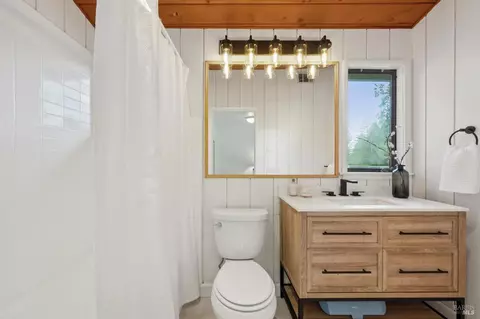 Bath - 447 Sparkes Rd, Sebastopol, CA 95472 photo 1 of 4