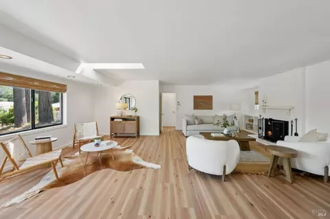 Living - 447 Sparkes Rd, Sebastopol, CA 95472 photo 2 of 7