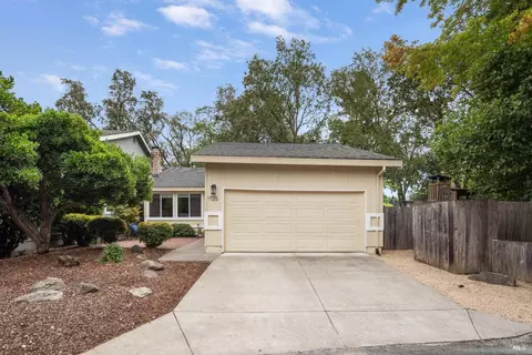 1725 Arroyo Sierra Cir, Santa Rosa, CA 95405
