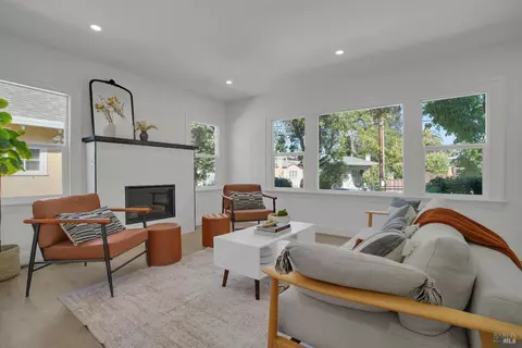 Living - 1646 Parker St, Berkeley, CA 94703 photo 3 of 4