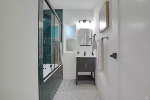 Bath - 1646 Parker St, Berkeley, CA 94703 photo 1 of 4