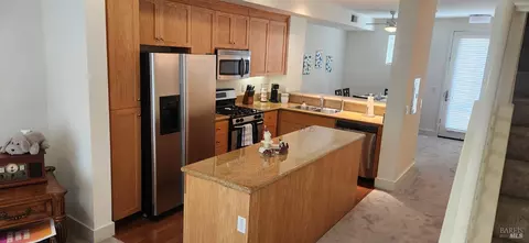 318 City Center Dr, Rohnert Park, CA 94928