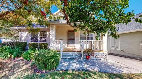 15 Townview Ln, Petaluma, CA 94952