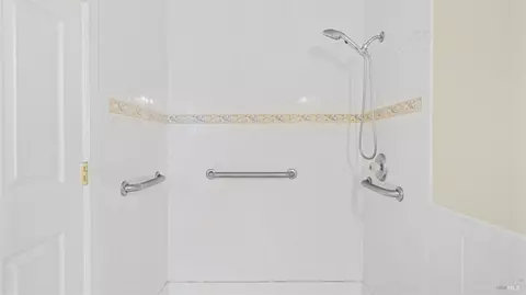 Bath - 1442 Granada St, Vallejo, CA 94591 photo 4 of 4