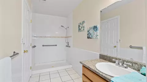 Bath - 1442 Granada St, Vallejo, CA 94591 photo 3 of 4