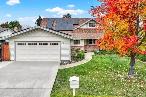 221 Livingston Ave, Vacaville, CA 95687