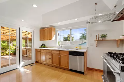 Kitchen - 175 Temelec Cir, Sonoma, CA 95476 photo 3 of 5