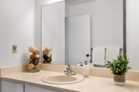 Bath - 175 Temelec Cir, Sonoma, CA 95476 photo 2 of 4
