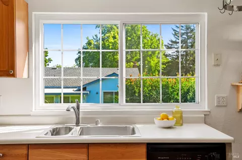 Kitchen - 175 Temelec Cir, Sonoma, CA 95476 photo 4 of 5
