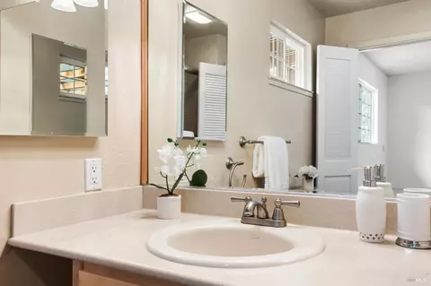 Bath - 175 Temelec Cir, Sonoma, CA 95476 photo 4 of 4