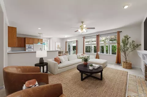 Living - 1109 Jennifer Ln, Windsor, CA 95492 photo 5 of 9