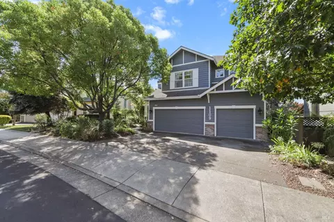 1109 Jennifer Ln, Windsor, CA 95492