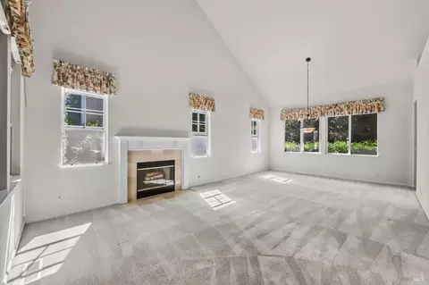 Living - 1109 Jennifer Ln, Windsor, CA 95492 photo 2 of 9
