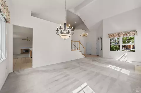 Living - 1109 Jennifer Ln, Windsor, CA 95492 photo 4 of 9