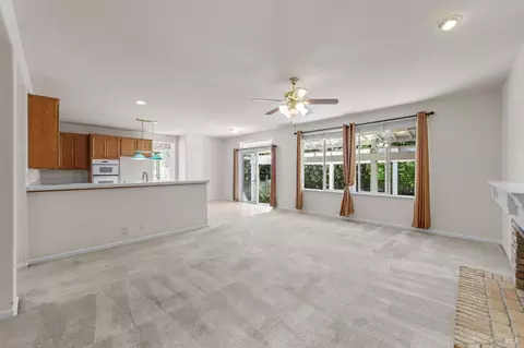 Living - 1109 Jennifer Ln, Windsor, CA 95492 photo 6 of 9