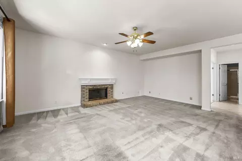 Living - 1109 Jennifer Ln, Windsor, CA 95492 photo 8 of 9