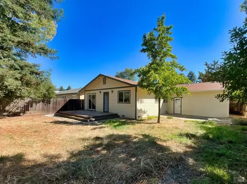804 E Gobbi St, Ukiah, CA 95482