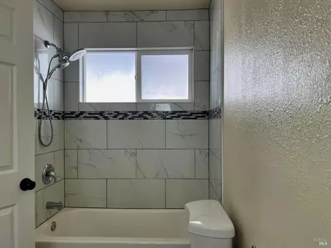 Bath - 804 E Gobbi St, Ukiah, CA 95482 photo 2 of 3