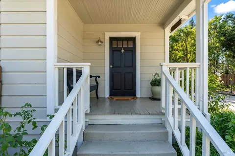 Exterior - 1121 Rutherford Rd, Napa, CA 94558 photo 4 of 18