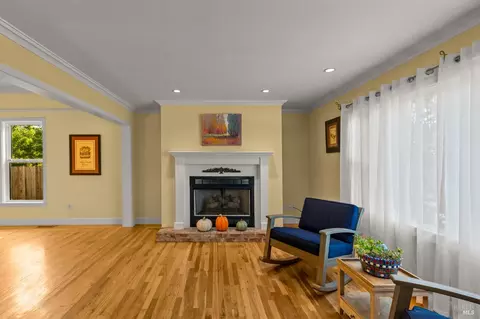 Living - 1121 Rutherford Rd, Napa, CA 94558 photo 2 of 2
