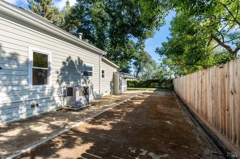 Exterior - 1121 Rutherford Rd, Napa, CA 94558 photo 17 of 18