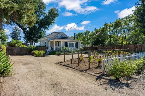 Exterior - 1121 Rutherford Rd, Napa, CA 94558 photo 2 of 18