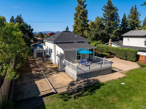 Exterior - 1121 Rutherford Rd, Napa, CA 94558 photo 5 of 18