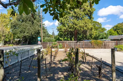 Exterior - 1121 Rutherford Rd, Napa, CA 94558 photo 10 of 18