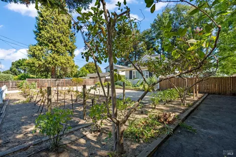Exterior - 1121 Rutherford Rd, Napa, CA 94558 photo 9 of 18