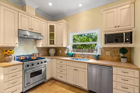 Kitchen - 1121 Rutherford Rd, Napa, CA 94558 photo 4 of 6
