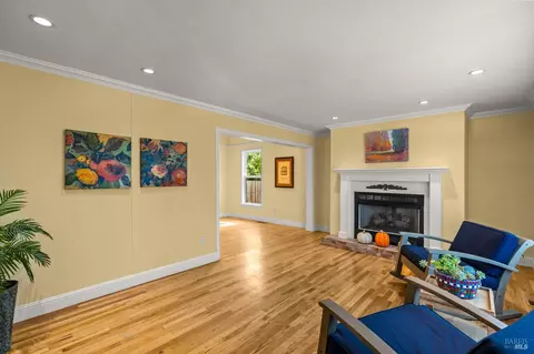 Living - 1121 Rutherford Rd, Napa, CA 94558 photo 1 of 2